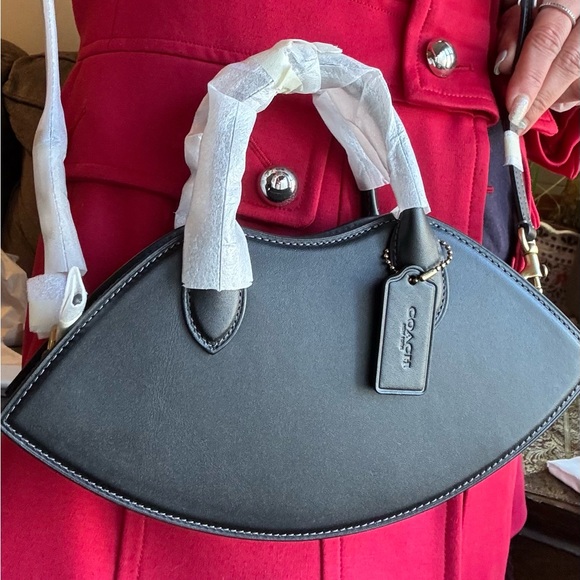 Authentic COACH 1941 Glovetanned leather zip top closure lip shape - Picture 7 of 16